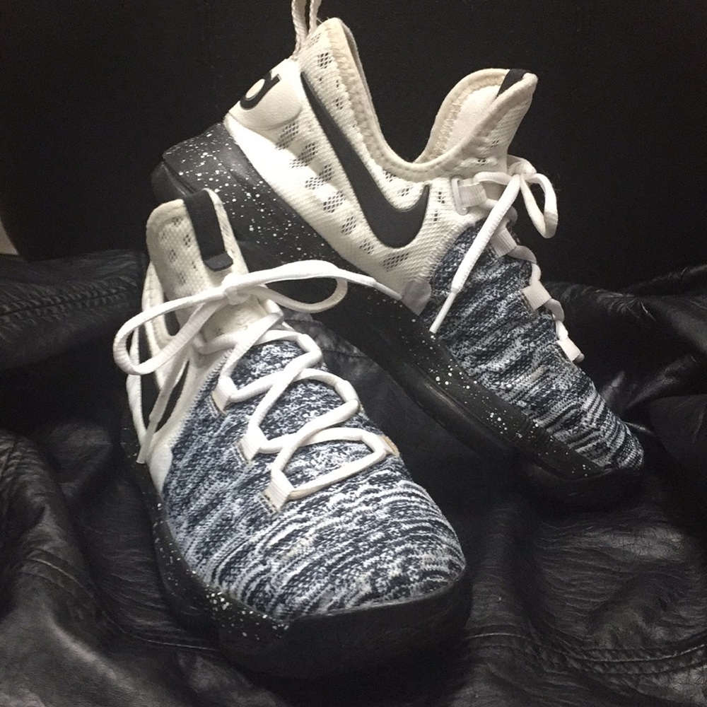 NIKE ZOOM KD9 YOUTH 5.5-great deal!!!!